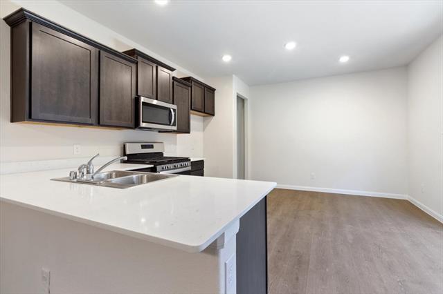 Building Photo - 3902 Oak Crk Cir