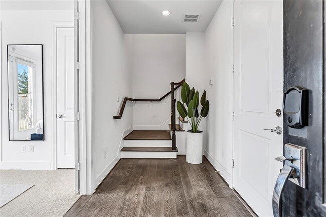 Building Photo - 4128 Willowbend Blvd