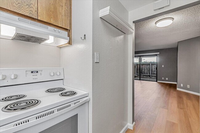 Building Photo - Stylish End-Unit Condo l Private Patio l Community Pool