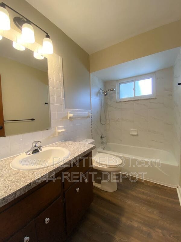 Building Photo - 2806 Ridgewood Dr