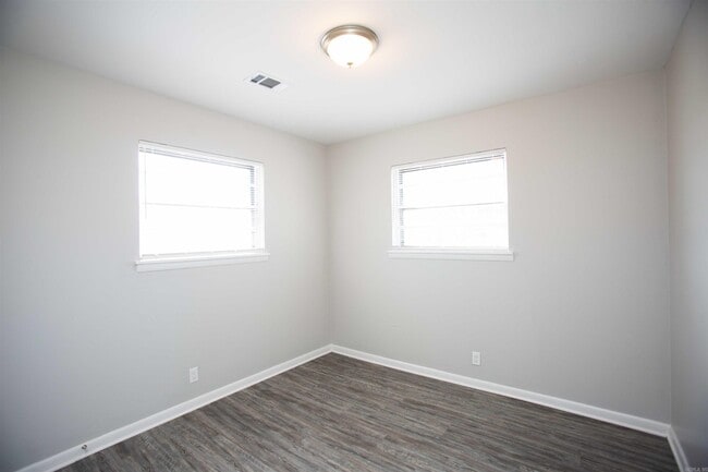 Building Photo - 2113 Muldrow Dr