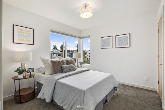 Building Photo - Contemporary 3 Bed 2.5 Bath Home with Rooftop Deck in Ballard