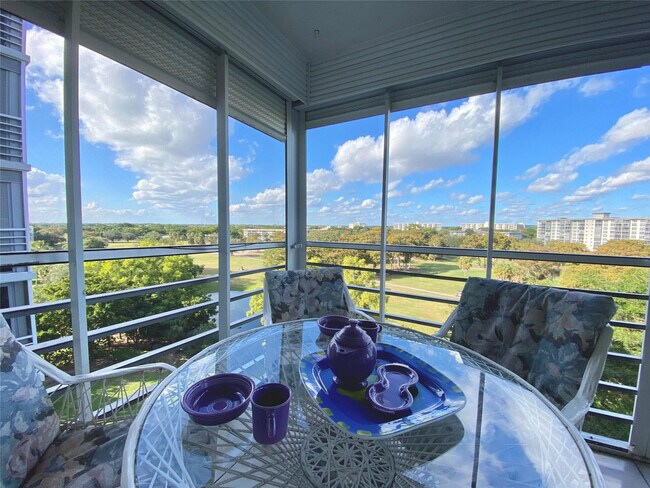 Building Photo - 4015 W Palm Aire Dr