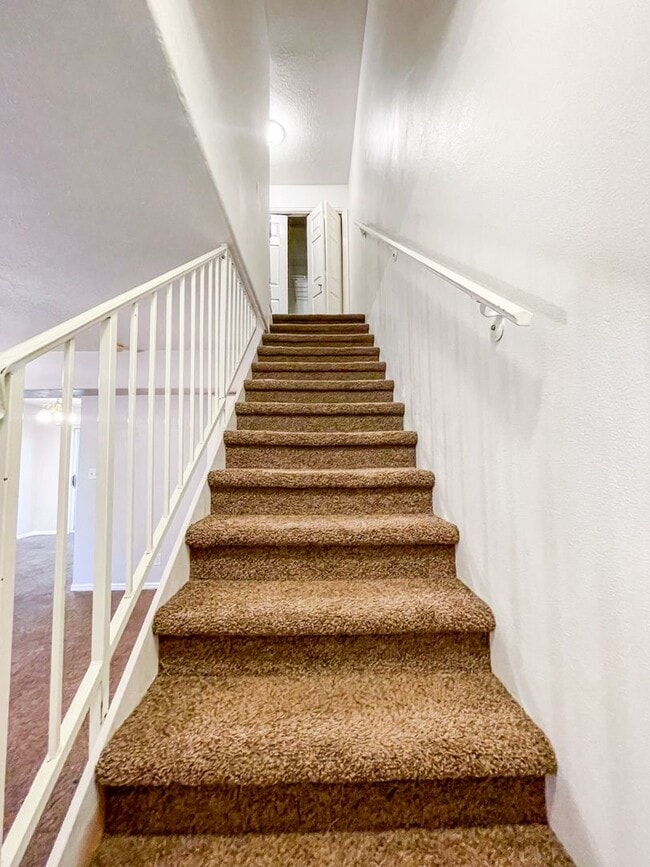 Building Photo - Charming 2 Bedroom Home in Prime Location ...