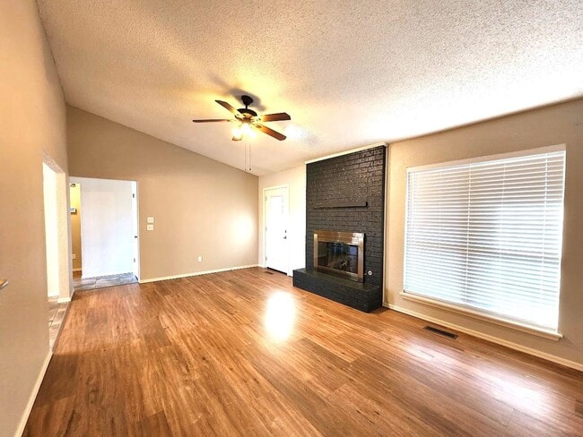 Building Photo - 3 Bed 2 Bath Home-Choctaw Trails Sec I Addition