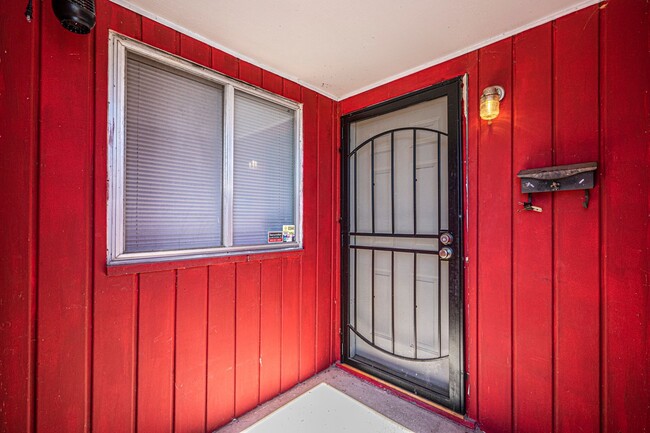 Building Photo - 4 Bedroom 1.5 Bath Home Near I-240 and I-3...