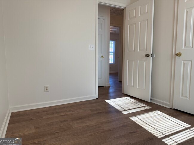 Building Photo - 160 2nd St