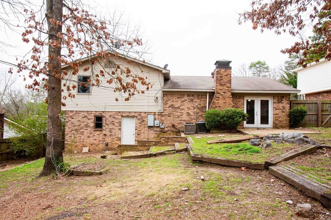 Building Photo - 2617 Peach Tree Dr