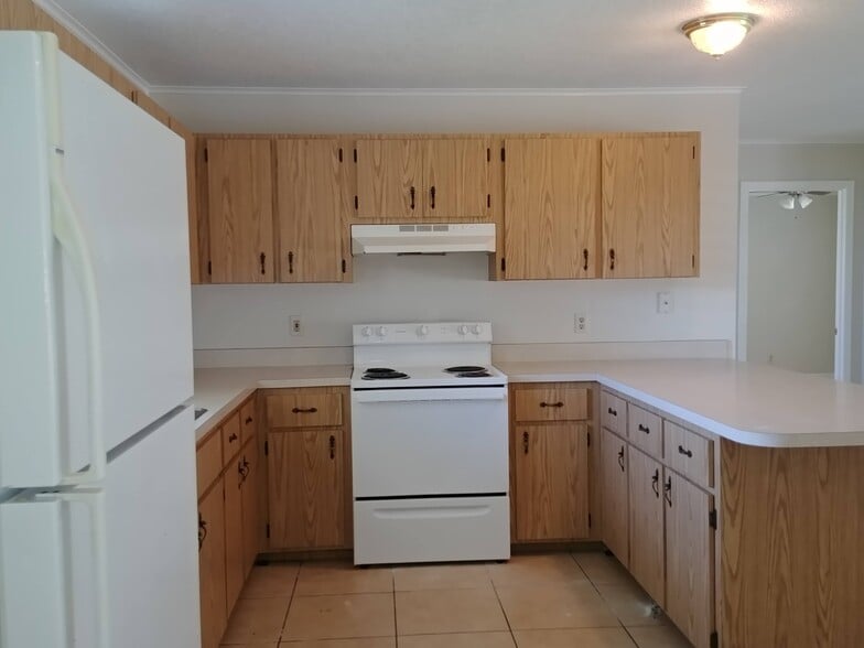Kitchen - 4460 County Road 472