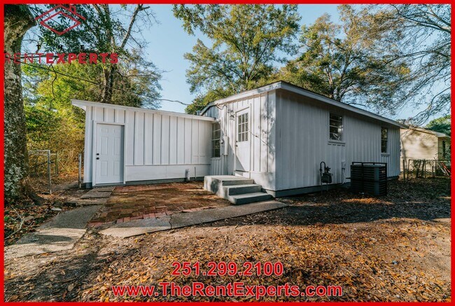 Building Photo - 1377 W Riviera Dr