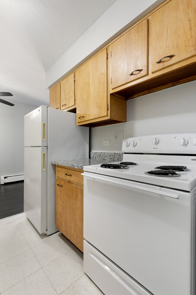 Building Photo - 6021 N Winthrop Ave