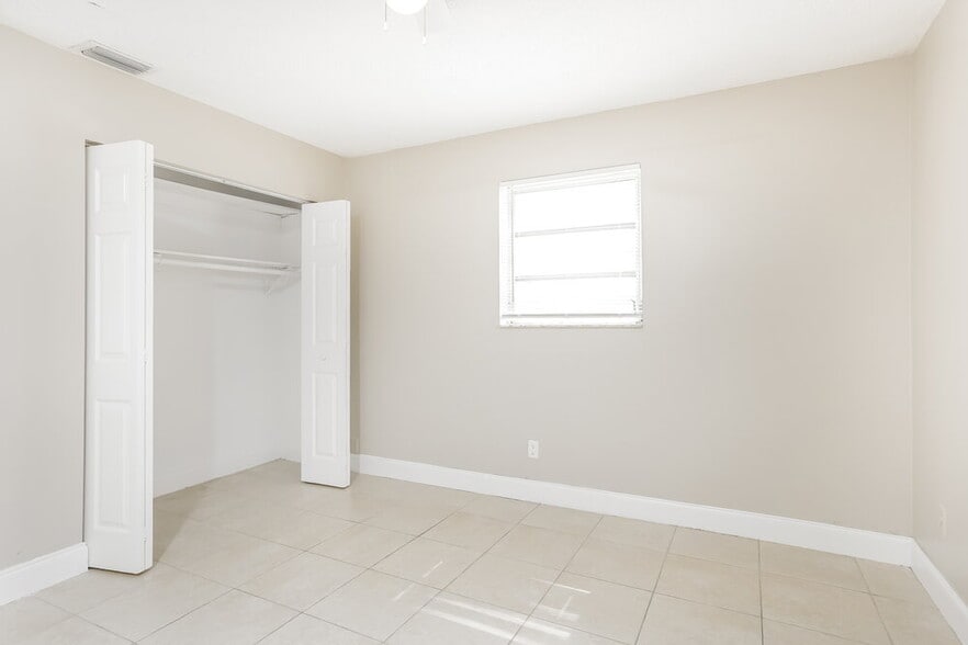 Building Photo - 4620 SW 23rd St