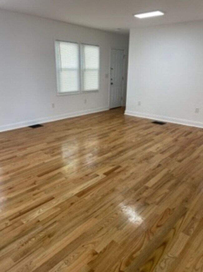 Building Photo - Beautiful 3 Bedroom House for Rent in Neptune!