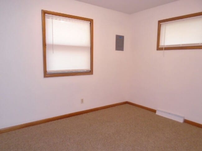 Building Photo - 1857 College Heights Rd