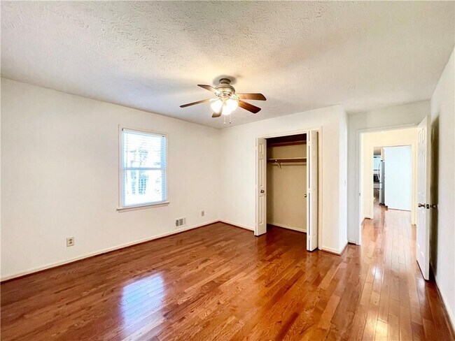 Building Photo - 2395 Brownstone Ct NE