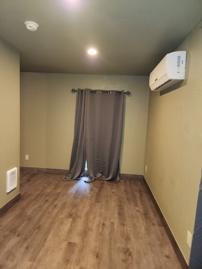 Building Photo - 1-Bedroom 1 Bath