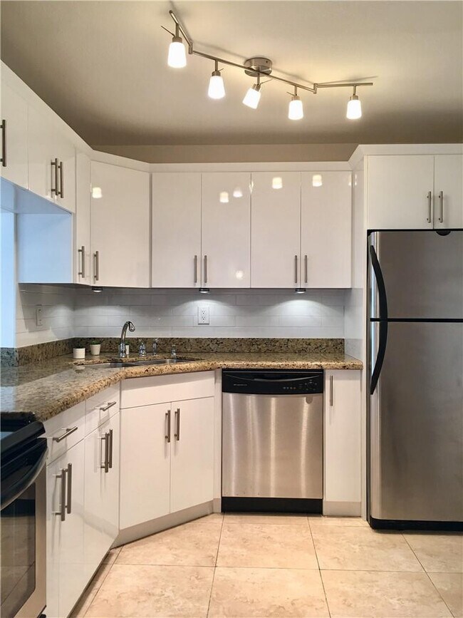 Building Photo - 619 Orton Ave