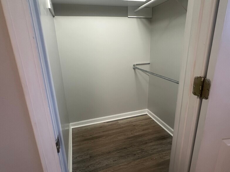 Walk in coset - 1030 Jim Fox Rd