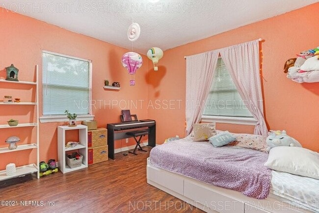 Building Photo - Cute 2BR 1BA Home w/ Stainless Kitchen • Fenced Yard in Jacksonville