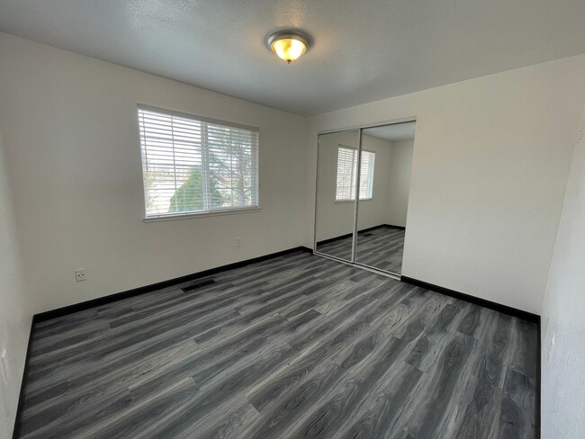 Building Photo - Newly remodeled Carson City home