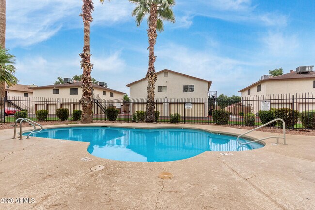 Building Photo - 860 E Brown Rd