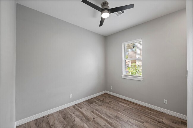 Building Photo - 17807 Glenwolf Dr