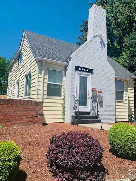 Building Photo - 5914 S Carver St