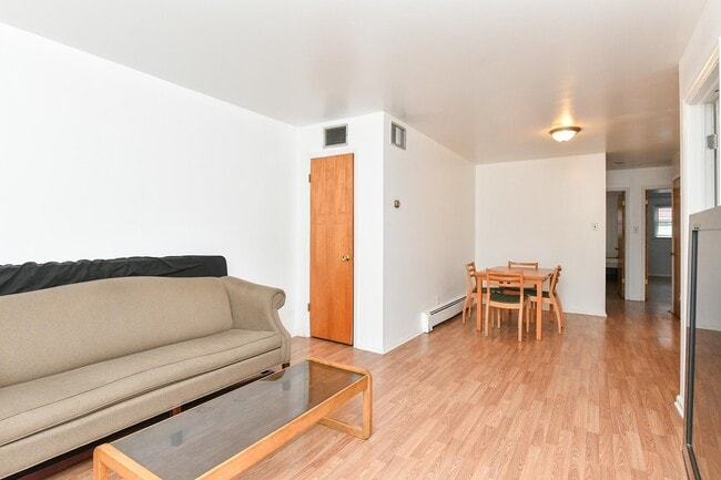 Building Photo - 207 Manhattan Ave