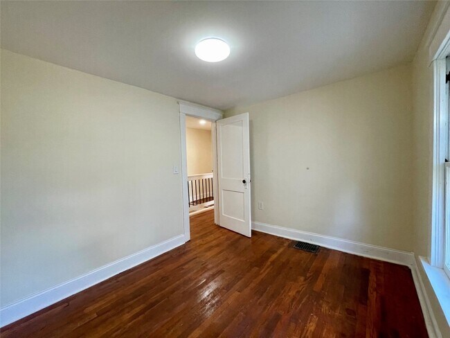 Building Photo - 417 Adams Ave