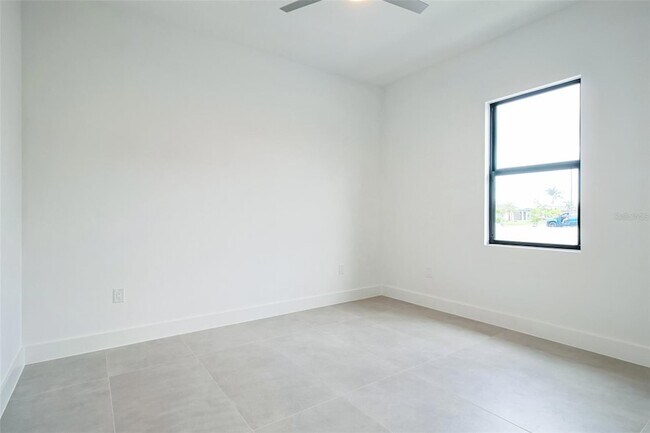 Building Photo - 123 SW 35th Ave