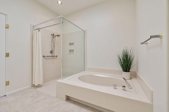 Building Photo - 133 Rainbird Cir