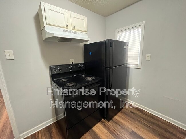 Building Photo - 677 Buntyn St