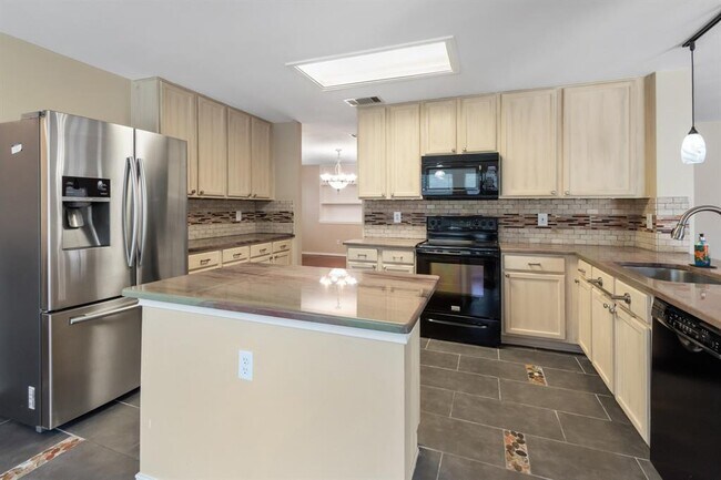 Building Photo - 1117 Del Roy Dr