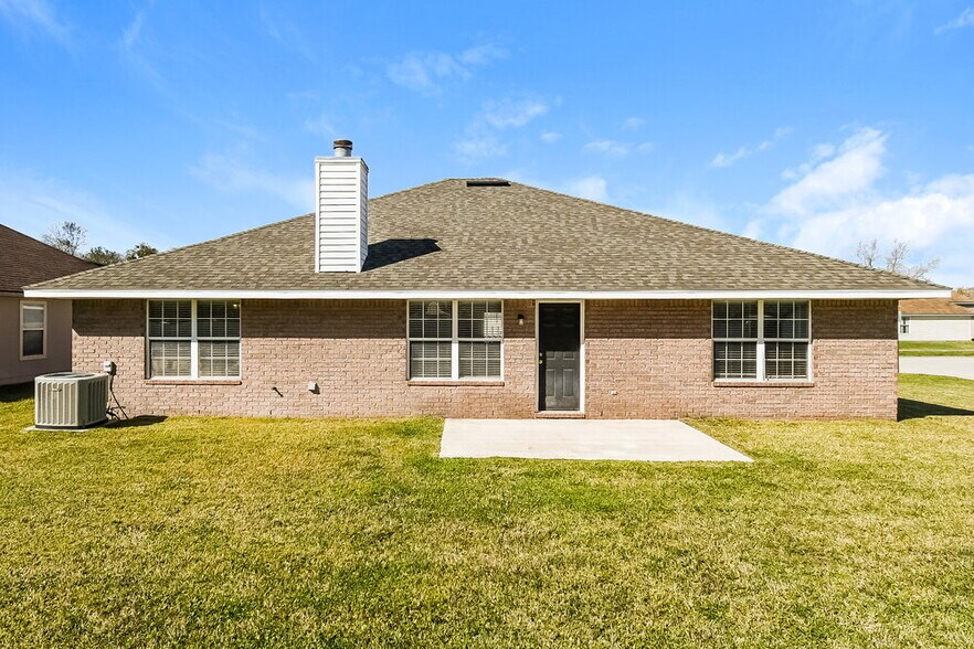 Building Photo - 1562 Wells Rd