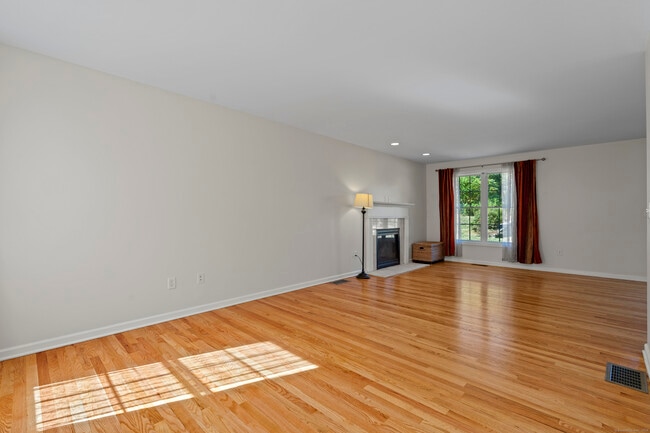 Building Photo - 802 Evergreen Ave