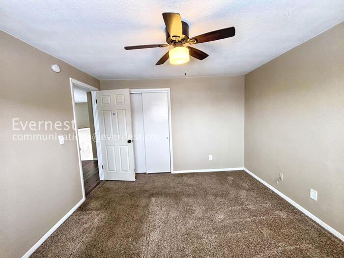 Building Photo - 13773 E 32nd Pl