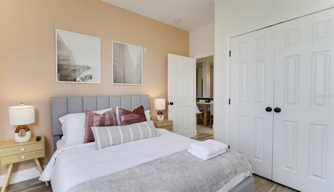 Building Photo - 8103 Coconut Palm Way