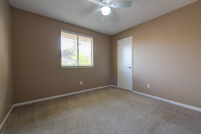 Building Photo - 21427 Park Run Dr