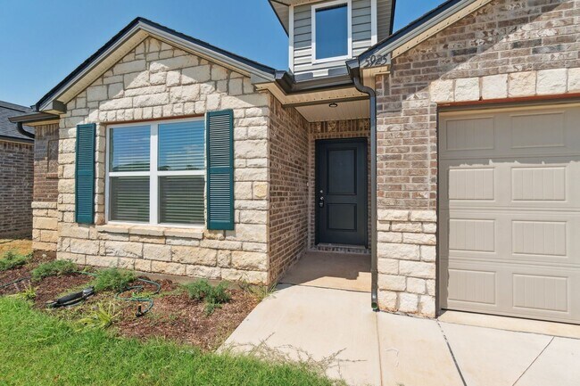 Building Photo - Edmond Rental