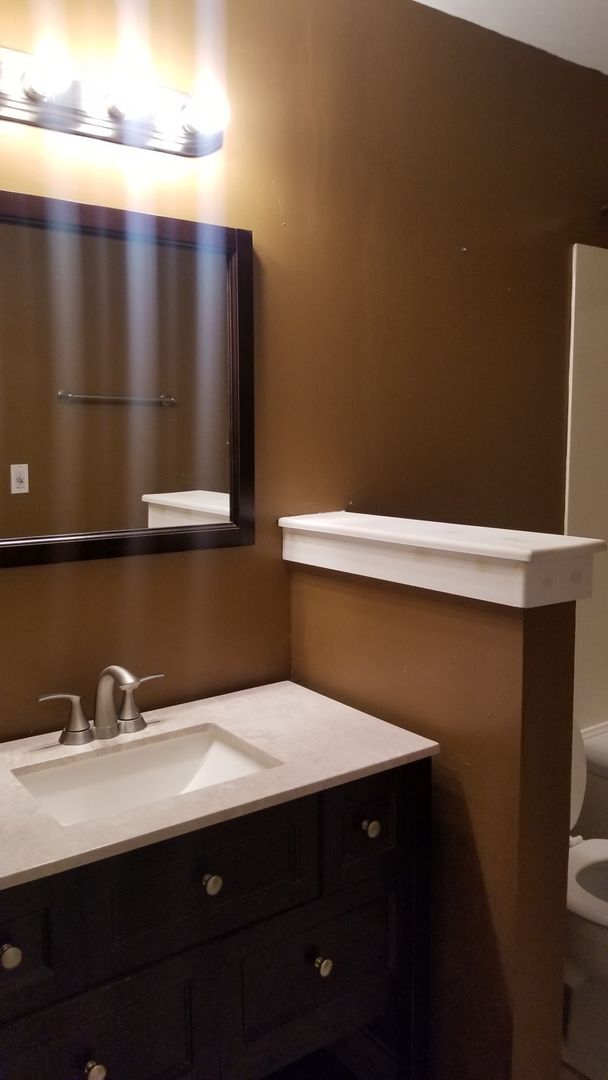 Building Photo - AVAILABLE NOW!  Want a GREAT Location?  Want an Average LGE Bill of $30/mo??  This Beautiful 1 Be...