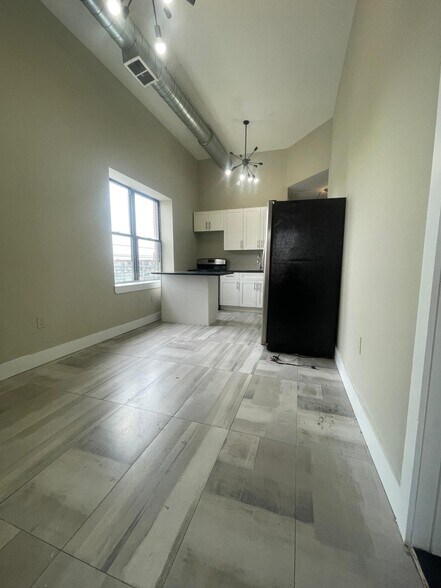 615 Bramhall Ave 3L - 618 Bramhall Ave