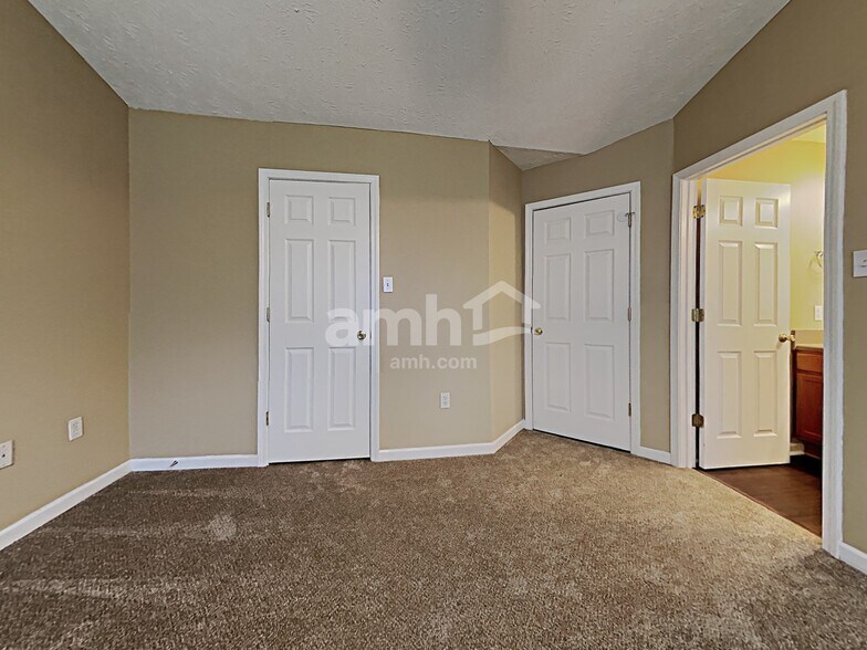 Building Photo - 6100 Glenmay Dr