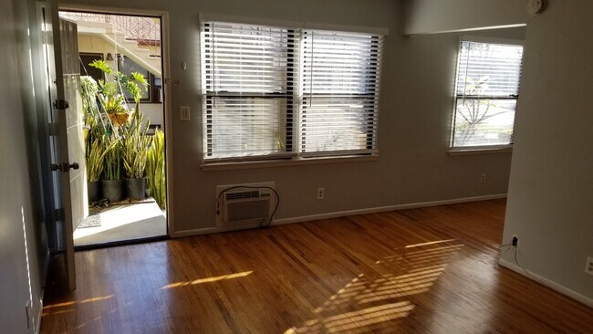 Building Photo - 7114 Haskell Ave