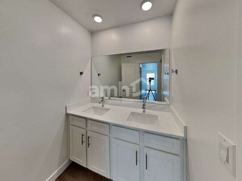 Building Photo - 7340 S Avenida Obelo