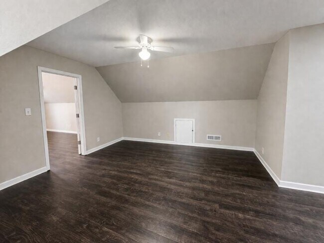 Building Photo - MOVE-IN SPECIAL!! $250 OFF First Month