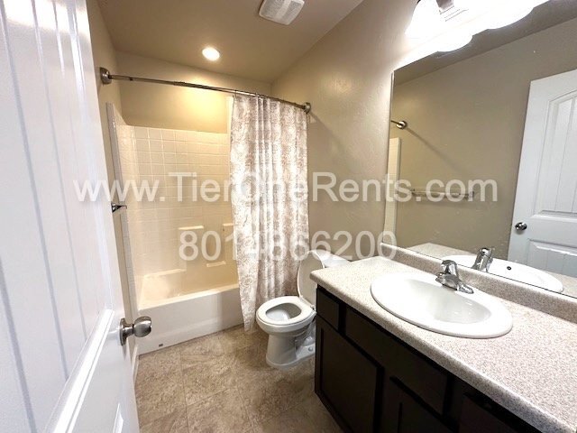 Building Photo - Move in special: $500 off First months rent!