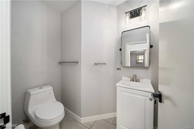Building Photo - 5 br, 2.5 bath House - 37630 Limelight Way