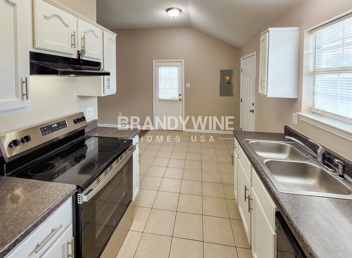 Building Photo - 4407 Pecan Creek Cir S