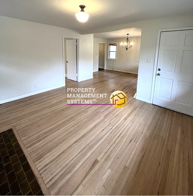 Building Photo - 3 Bedroom Home In Sugarhouse!