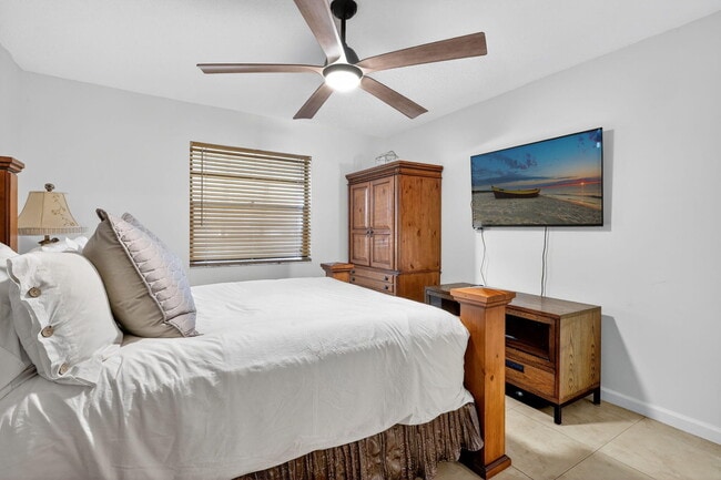 Building Photo - 11294 Pine Valley Dr